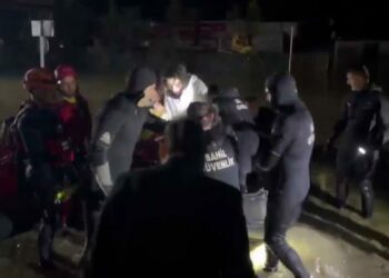 Sarıyer’de stüdyoda mahsur kalan Demet Özdemir botla kurtarıldı