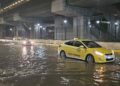Adana'da sağanak; yollar göle döndü