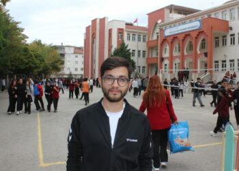 Görme engelli Abdülkadir, mezun olduğu okula öğretmen oldu