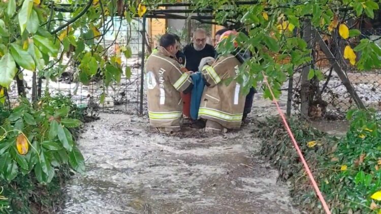 Bursa’da sağanak; dere taştı, mahsur kalanlar kurtarıldı