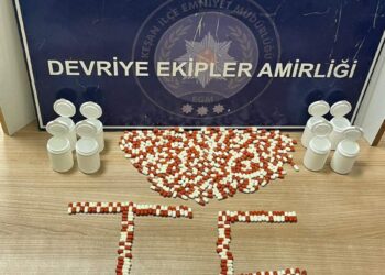 Durdurulan araçta 413 sentetik hap ele geçirildi; 4 gözaltı
