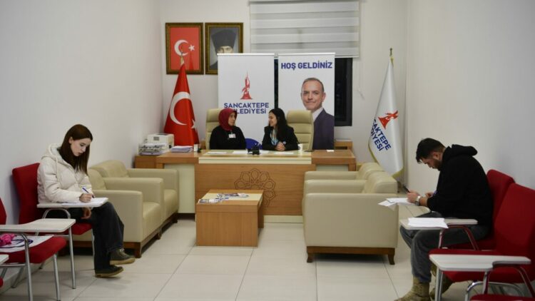 Sancaktepe’de üniversiteyi kazananlara 20 bin TL eğitim ve 8 aya kadar ulaşım desteği