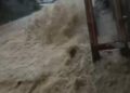 Beykoz’da sağanak sonrası caddeyi su bastı
