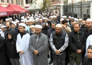 Fatih'te elektrik akımına kapılarak hayatını kaybeden çocuk son yolculuğuna uğurlandı