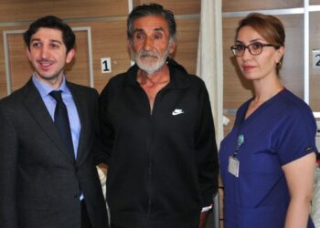 Cebinde taşıdığı iple ayağını kaldırıyordu, ameliyattan bir gün sonra yürüdü