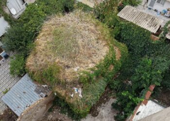 565 yıllık medrese apartmanların arasında zamana direniyor