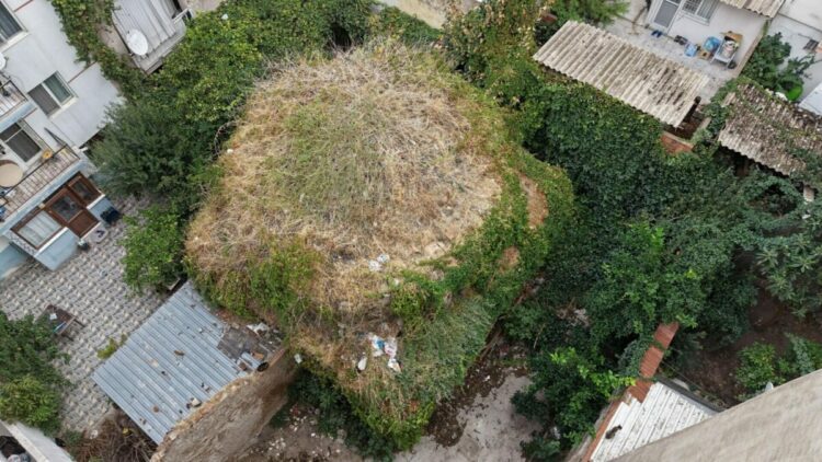 565 yıllık medrese apartmanların arasında zamana direniyor
