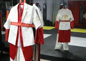 Selçuklu motifleriyle süslediği tasarımlarıyla Türk sporcuları giydirmek istiyor