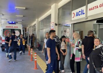 Yemek sonrası rahatsızlanan 30 öğrenci hastaneye kaldırıldı