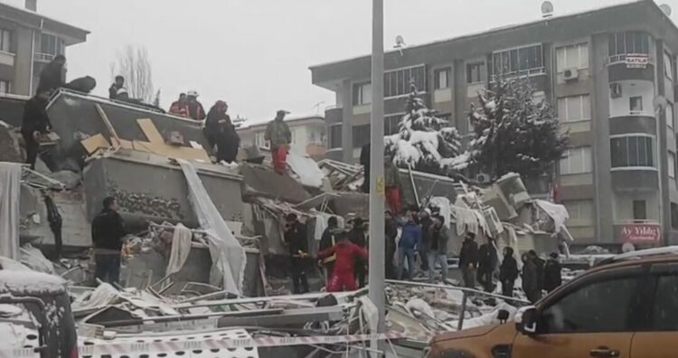 Depremde 16 kişinin öldüğü Hayat Sitesi'nin davasında 4 sanığa hapis