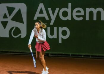 Milli tenisçi Çağla Büyükakçay’dan Aydem Cup’ta gösteri maçı