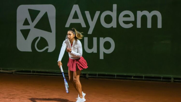 Milli tenisçi Çağla Büyükakçay’dan Aydem Cup’ta gösteri maçı