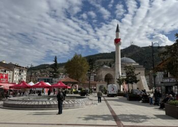 Restore edilen tarihi cami ibadete açıldı