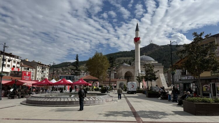 Restore edilen tarihi cami ibadete açıldı