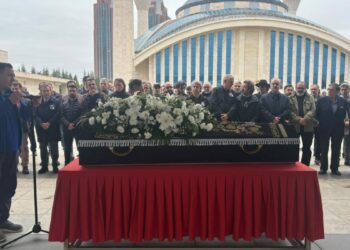 Sanatçı Alpay son yolculuğuna uğurlandı