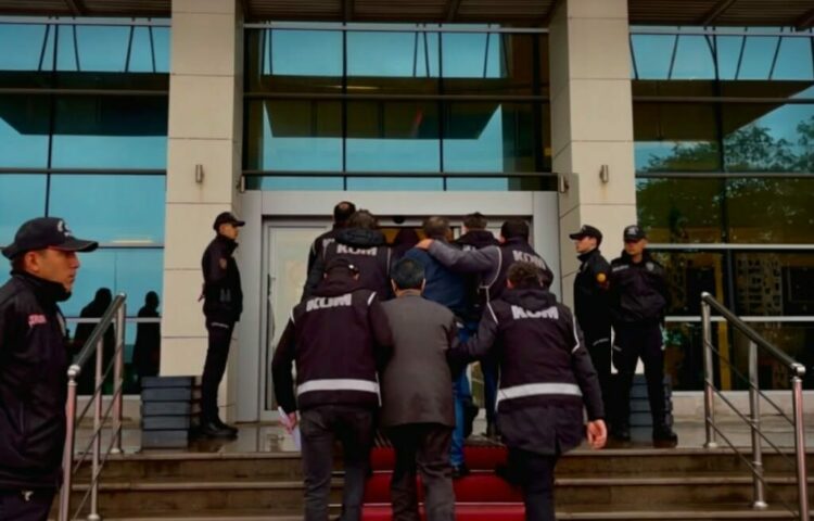 Zonguldak'ta yasa dışı silah ticareti operasyonu: 3 tutuklama