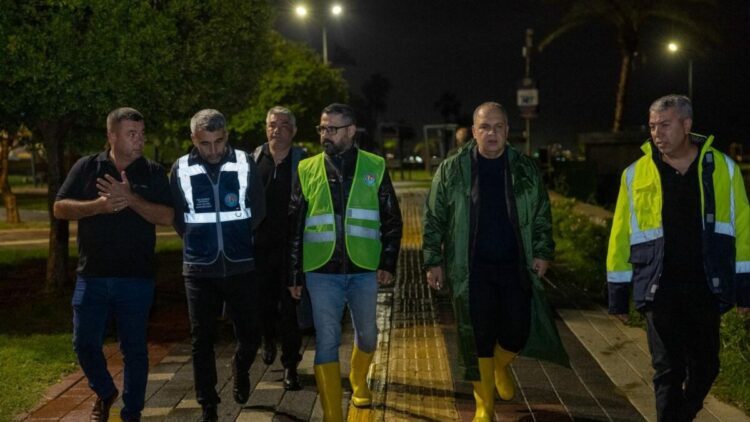 Mersin’de sağanak etkili oldu