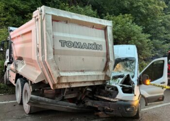 Ordu’da yolcu minibüsü kamyonla çarpıştı: 1 ölü 23 yaralı