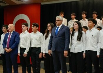 İstinye Üniversitesi’nden Kabataş Erkek Lisesi öğrencilerine yapay zeka ve bilişim laboratuvarı desteği