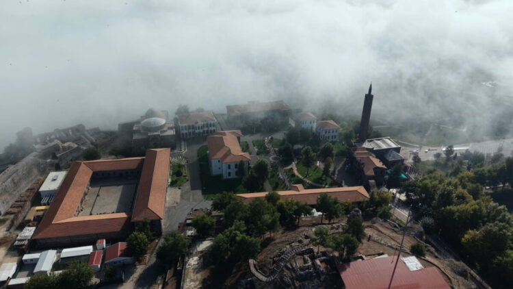 Diyarbakır’da sis etkili oldu; tarihi mekanlar dronla görüntülendi