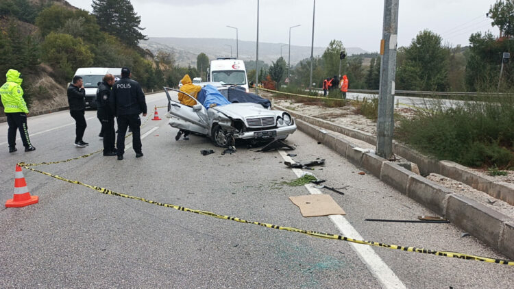 Düğün yolunda kaza: 1 ölü, 4 yaralı