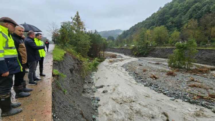 Sapanca’da selden zarar gören bölgelerde çalışmalar başladı