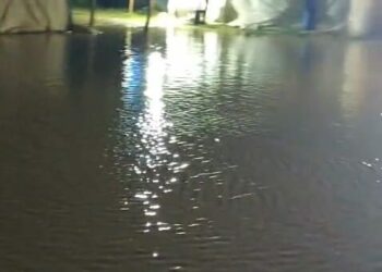 Mevsimlik tarım işçilerinin kaldığı çadır alanını su bastı