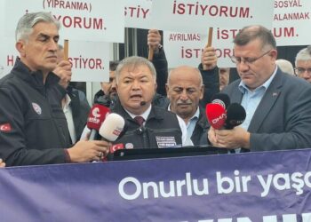 Devlet Memurları Sendikası’ndan TÜİK önünde açıklama