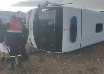 Cezaevi nakil, aracı devrildi: 2'si jandarma personeli 3 yaralı