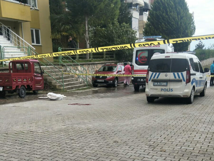 Eski komşusunu tabancayla öldürdü