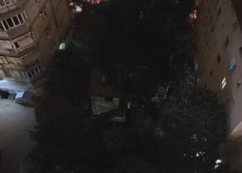 Kadıköy’de 3 katlı ahşap köşkte yangın