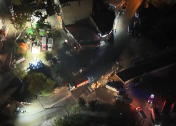 Ayazağa'da enkaz kaldırma çalışmaları sürüyor