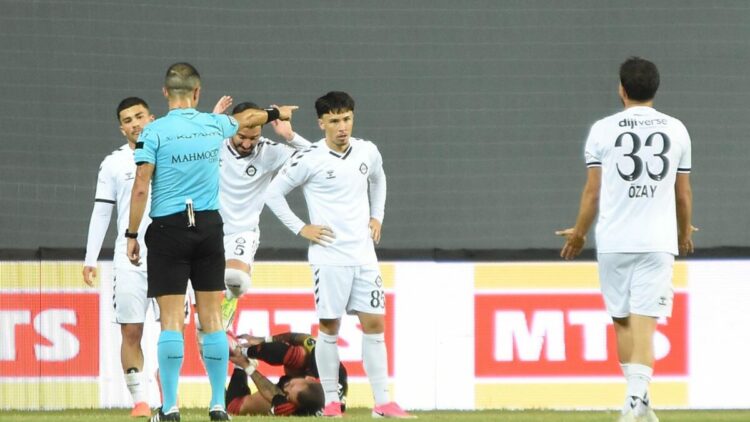 Altay evinde gülemedi