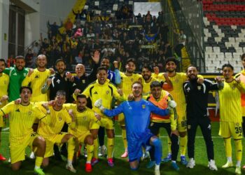 Aliağa FK zirve yarışını bırakmıyor