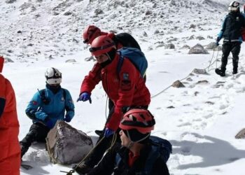 Erciyes Dağı'na tırmanırken düşen dağcı hayatını kaybetti