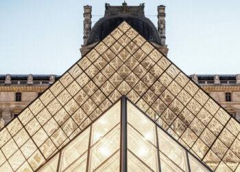 Louvre Müzesi eylemler nedeniyle ziyarete kapatıldı