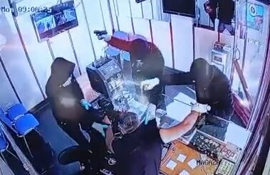 Kuyumcu dükkanından 5,6 milyon TL'lik soygun kamerada