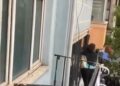 Beyoğlu’nda 'İmdat polis yok mu' diye bağırdı; çıktığı otel tabelasından düşerek yaralandı