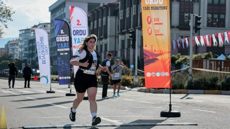Ordu'da 'Uluslararası 2'nci Ordu Yarı Maratonu' düzenlendi