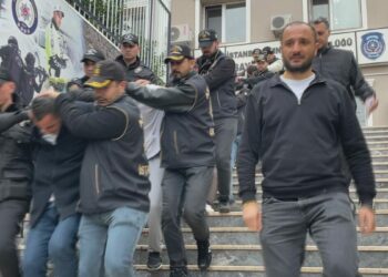 İstanbul'da 3 ilçede silahlı saldırı ve kundaklama operasyonu! 15 şüpheli adliyeye sevk edildi