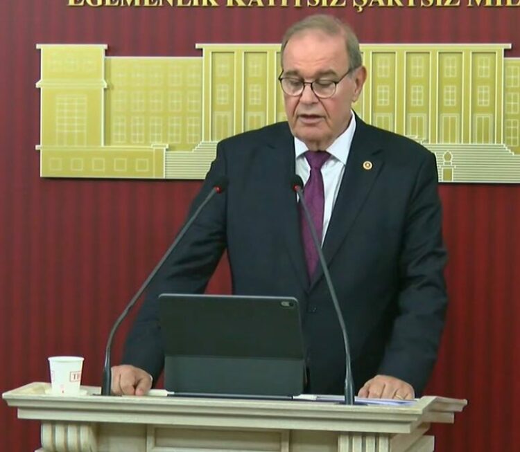 CHP'li Öztrak: Yeni Partili milletvekilleri; size dağıtılan para CHP'ye aittir