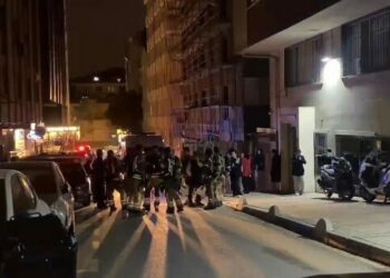 Bahçelievler'de 6 katlı otelde çıkan yangın söndürüldü