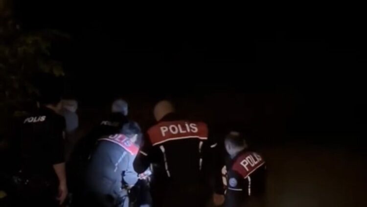 Irmağa atlayan kişi kurtarıldı