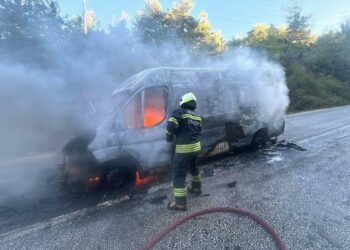 Bodrum’da okul servis minibüsü yandı