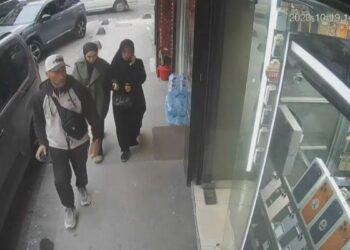 Bahçelievler’de iş yerini boş görünce geri dönüp 2 cep telefonu çaldı