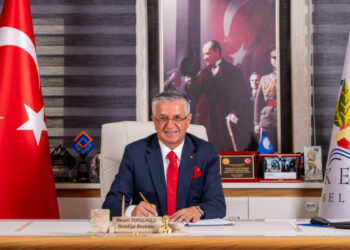 Kemer Belediye Başkanı, CHP'den istifa etti