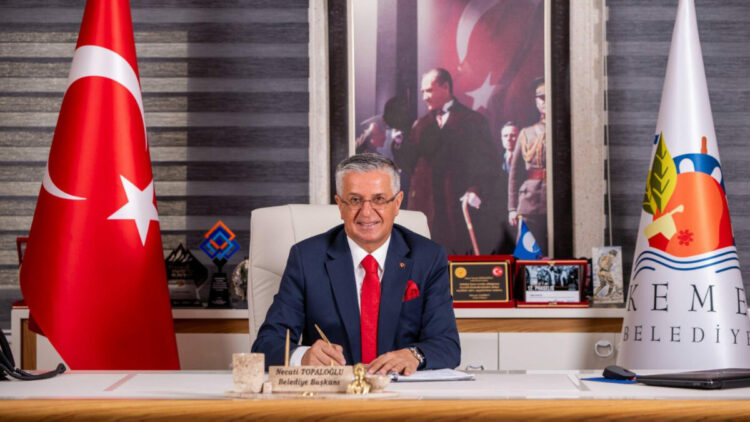 Kemer Belediye Başkanı, CHP'den istifa etti