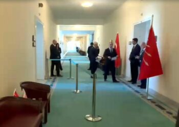 Yeni Partili Emir, Kılıçdaroğlu’nun odasının karşısındaki odasının önüne şerit çektirdi