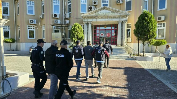 Didim'de 25 kaçak göçmen yakalandı; 3 organizatör tutuklandı