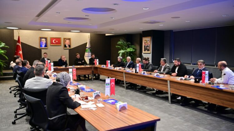 Bahçelievler Belediye Başkanı Hakan Bahadır muhtarlarla bir araya geldi